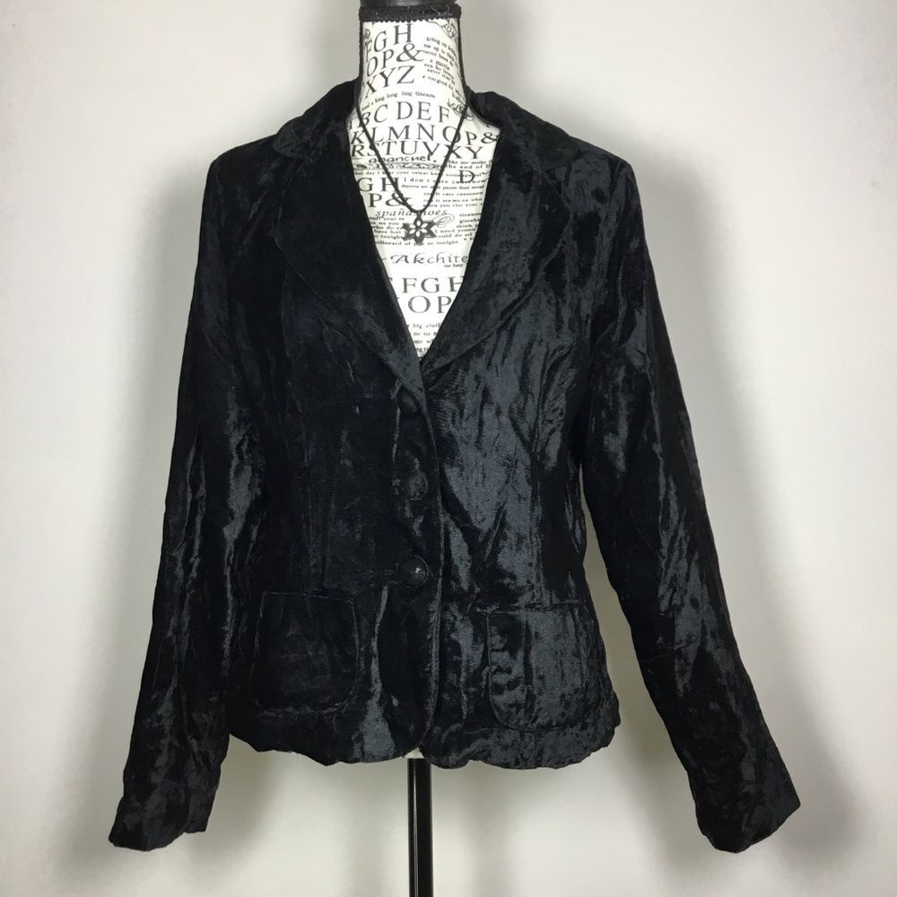 Black velvet jacket satin lining petal hem velvet covered buttons witchy sz M